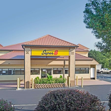 Super 8 by Wyndham Suwanee Hotel Bagian luar foto