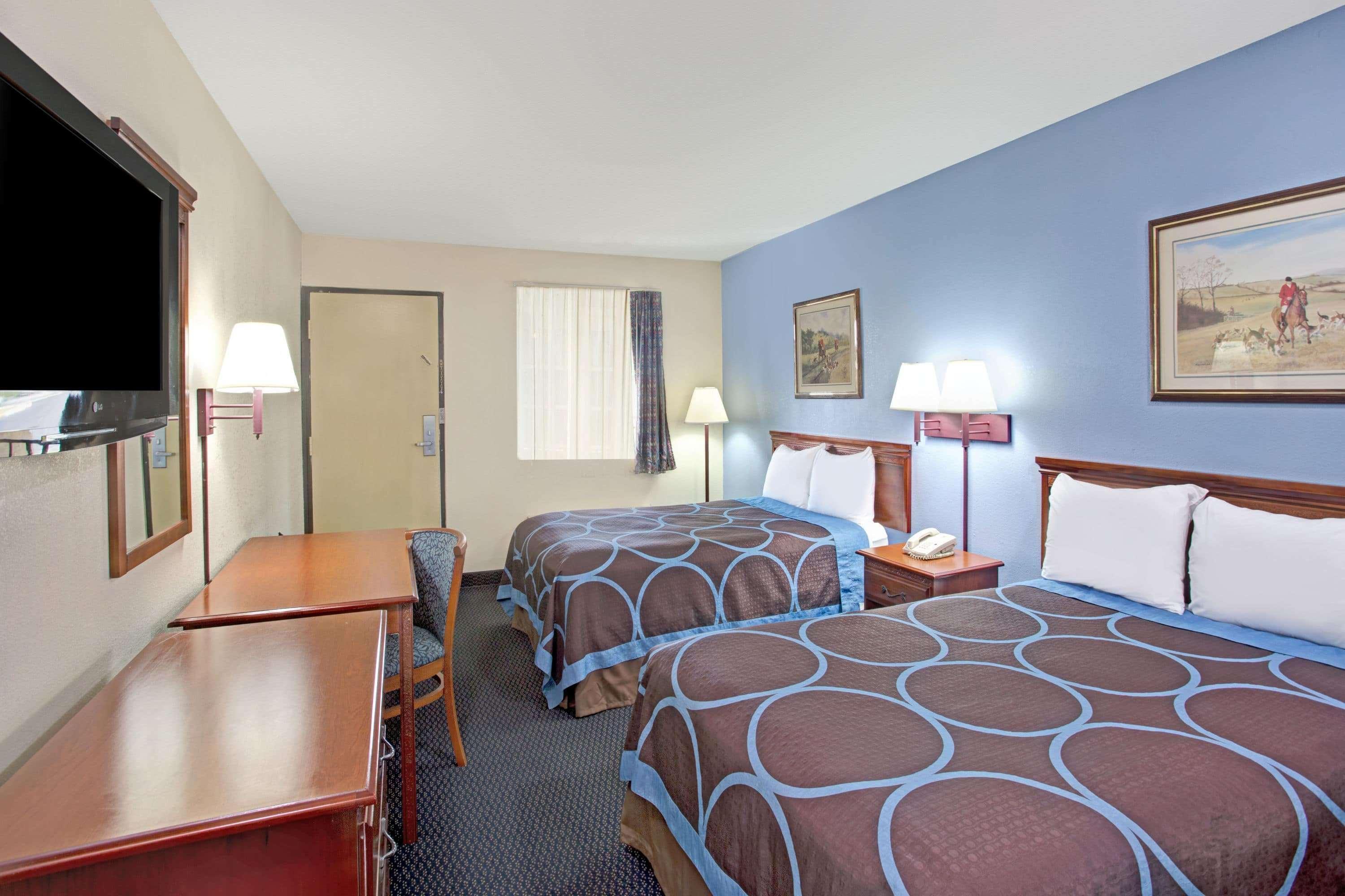 Super 8 by Wyndham Suwanee Hotel Bagian luar foto