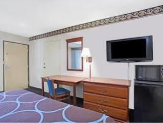 Super 8 by Wyndham Suwanee Hotel Bagian luar foto